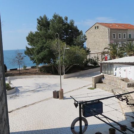 Oaza Hotell Petrovac Exteriör bild