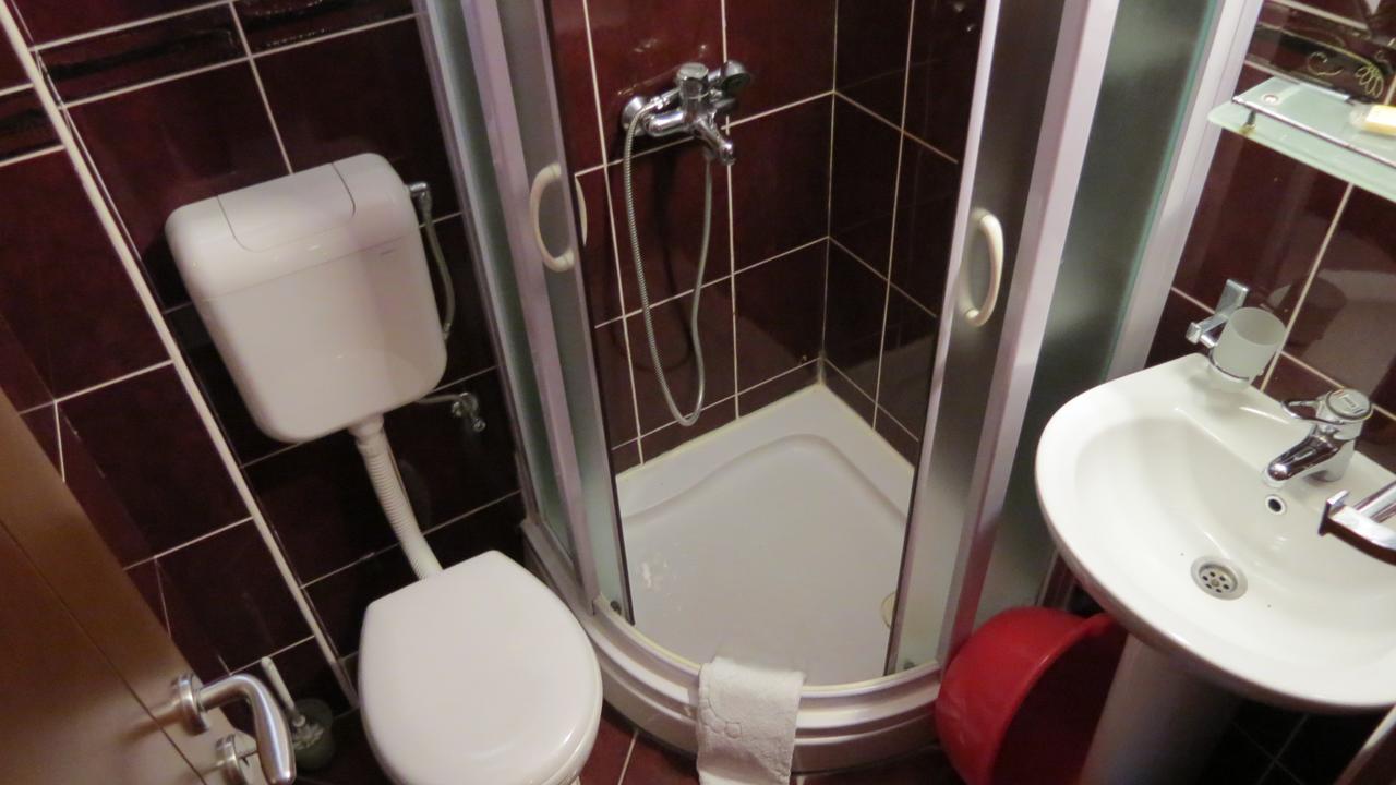 Oaza Hotell Petrovac Exteriör bild