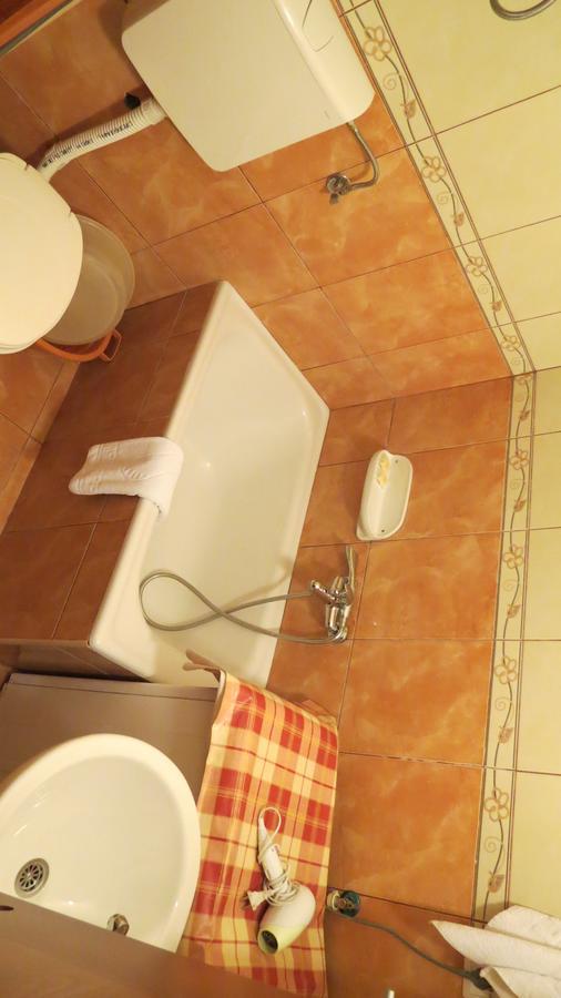 Oaza Hotell Petrovac Exteriör bild