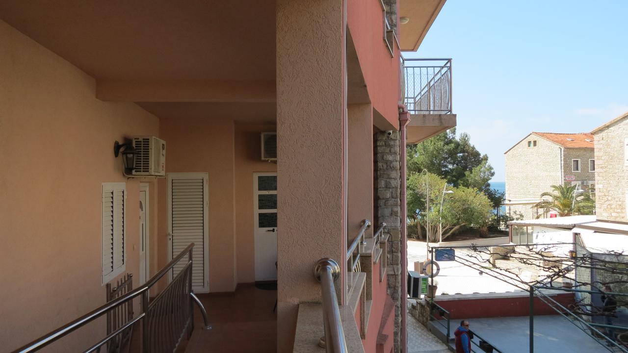 Oaza Hotell Petrovac Exteriör bild