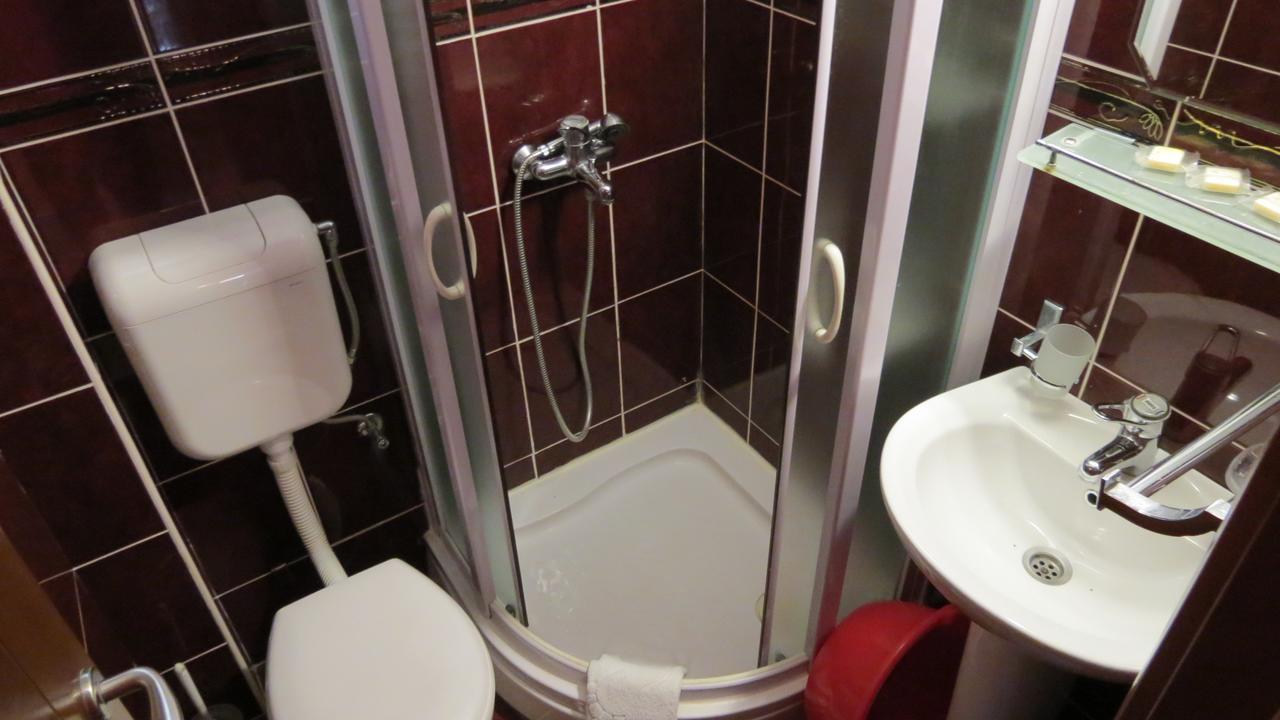 Oaza Hotell Petrovac Exteriör bild