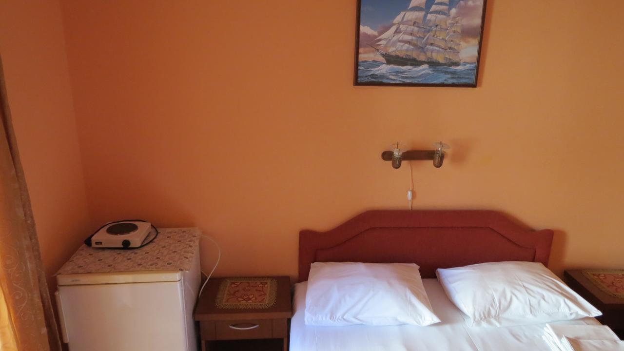 Oaza Hotell Petrovac Exteriör bild